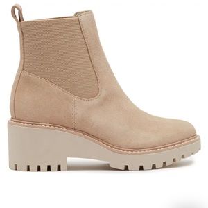 NWT DOLCE VITA Huxly Dune Suede Booties